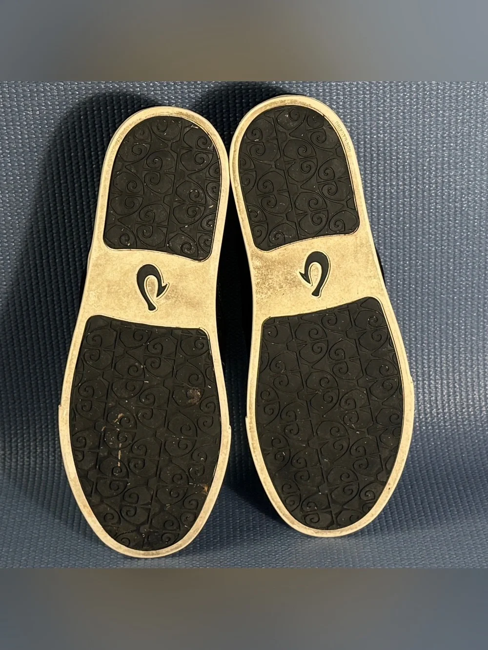 OluKai Pehuea Pai Women’s Black Camo Slip On Shoes Size 9.5